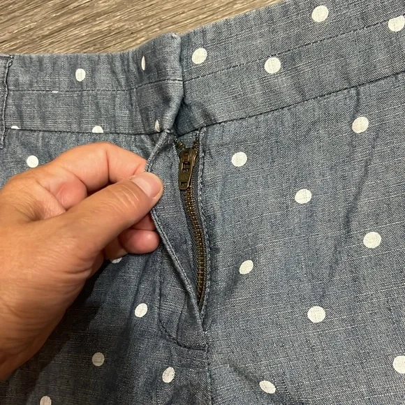 Vintage J Crew City Fit Shorts Women’s Size 8 Blue Chambray With White Polka Dot - Picture 2 of 10